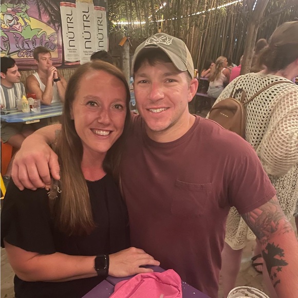 Meet your Posher, Amanda - Picture 2 of 2